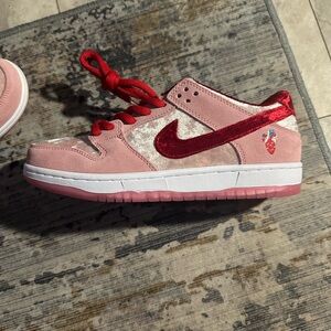 Nike strange love size 8 men’s